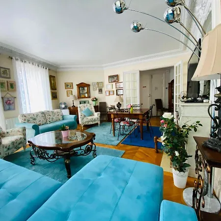 Champs Elysees Apartment