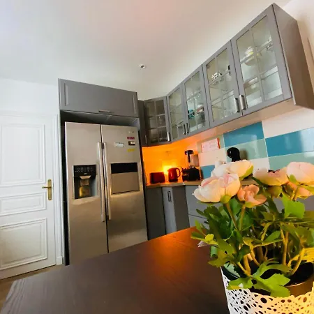 Champs Elysees Apartman *